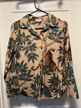 Las Surenas!! Gorgeous linen button up, tiger print